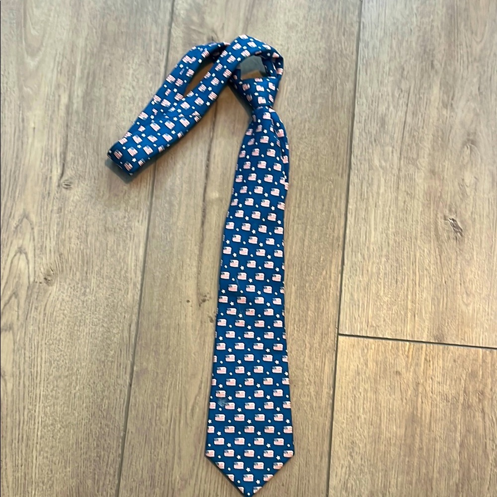 Vineyard Vines Blue and White American flag Geometric Silk Tie